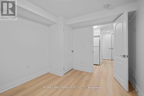 227-BASEMENT THOMS CRESCENT , Newmarket, Ontario L3Y 1C9 4