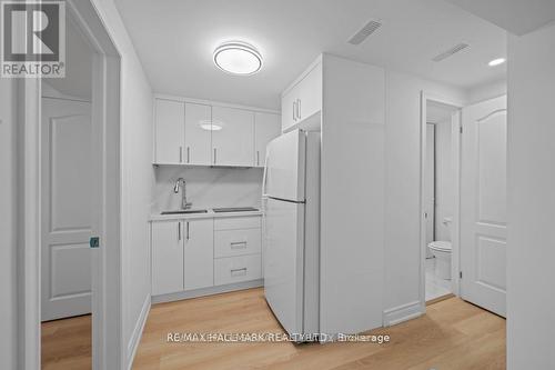 227-BASEMENT THOMS CRESCENT , Newmarket, Ontario L3Y 1C9 5
