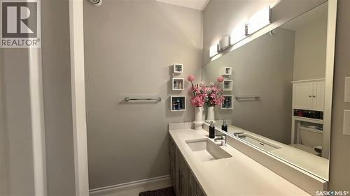 4046 33Rd Street W, Saskatoon, SK - Indoor Photo Showing Bathroom