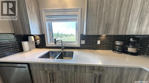 4046 33Rd Street W, Saskatoon, SK - Indoor Photo Showing Kitchen With Double Sink