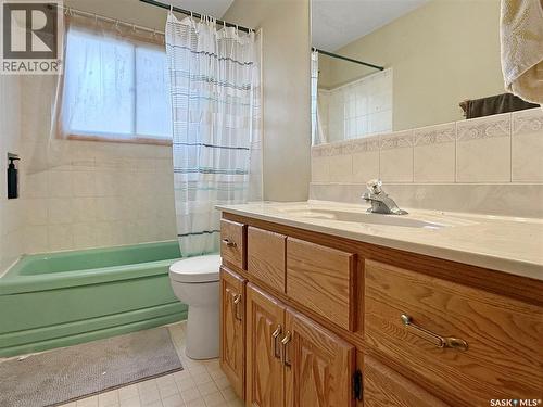 Se 477 3Rd Avenue Se, Swift Current, SK - Indoor Photo Showing Bathroom