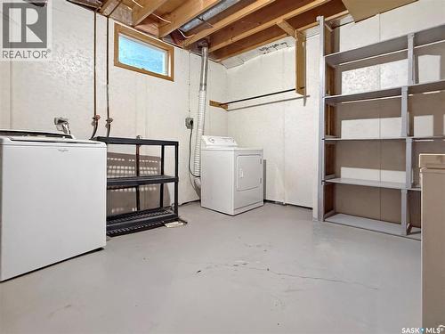 Se 477 3Rd Avenue Se, Swift Current, SK - Indoor Photo Showing Laundry Room