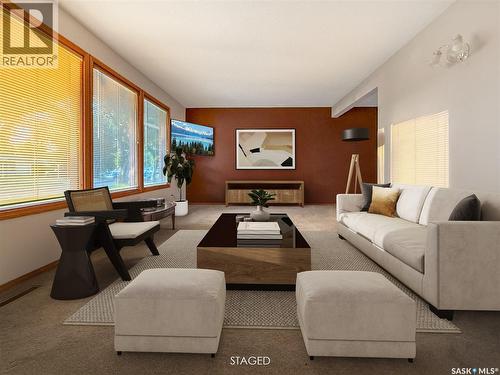 Se 477 3Rd Avenue Se, Swift Current, SK - Indoor Photo Showing Living Room