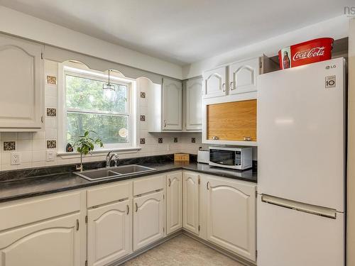 319 Birchcrest Drive, Cambridge, NS - Indoor Photo Showing Kitchen With Double Sink