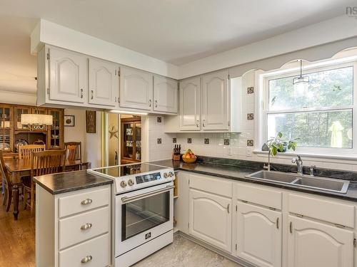 319 Birchcrest Drive, Cambridge, NS - Indoor Photo Showing Kitchen With Double Sink