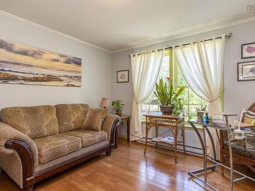 319 Birchcrest Drive, Cambridge, NS - Indoor Photo Showing Living Room