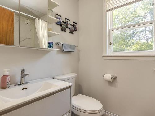 319 Birchcrest Drive, Cambridge, NS - Indoor Photo Showing Bathroom