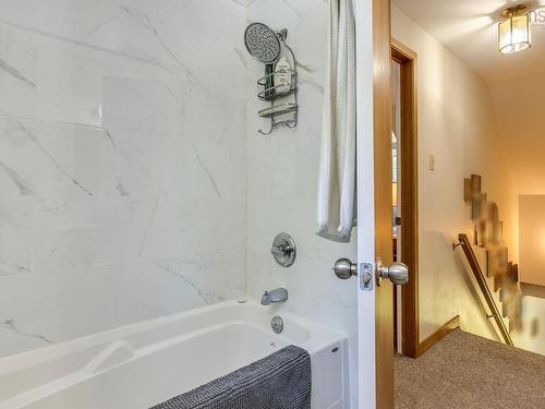 319 Birchcrest Drive, Cambridge, NS - Indoor Photo Showing Bathroom