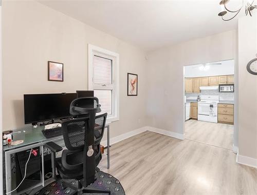 218 Austin St, Winnipeg, MB - Indoor Photo Showing Office
