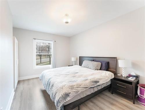 218 Austin St, Winnipeg, MB - Indoor Photo Showing Bedroom