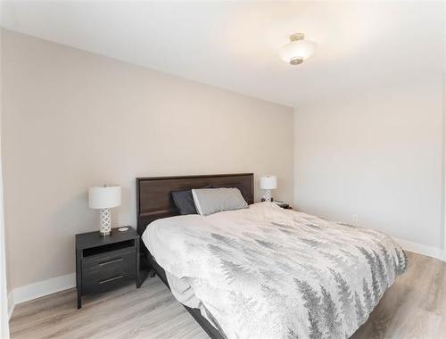 218 Austin St, Winnipeg, MB - Indoor Photo Showing Bedroom