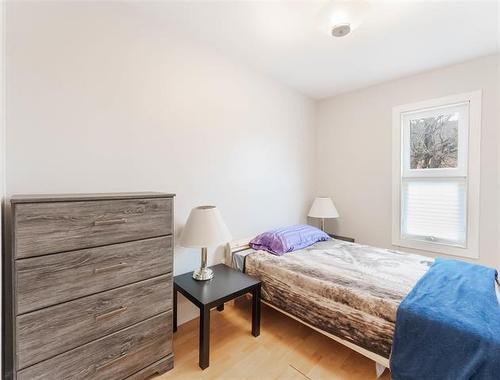 218 Austin St, Winnipeg, MB - Indoor Photo Showing Bedroom