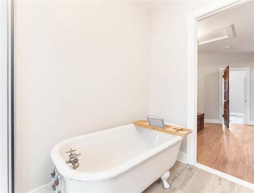 218 Austin St, Winnipeg, MB - Indoor