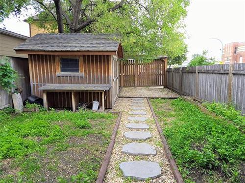 218 Austin St, Winnipeg, MB - Outdoor With Deck Patio Veranda