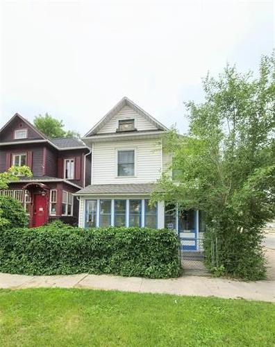 218 Austin St, Winnipeg, MB - Outdoor With Facade