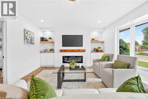 138 Rendell Boulevard, Hamilton, ON - Indoor Photo Showing Living Room With Fireplace