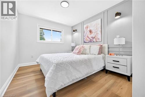 138 Rendell Boulevard, Hamilton, ON - Indoor Photo Showing Bedroom