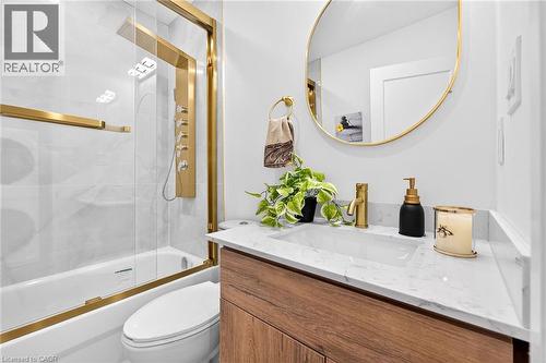 138 Rendell Boulevard, Hamilton, ON - Indoor Photo Showing Bathroom