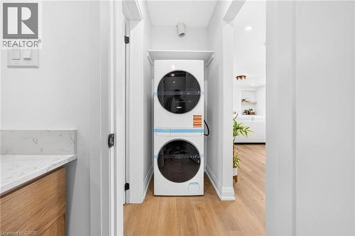 138 Rendell Boulevard, Hamilton, ON - Indoor Photo Showing Laundry Room