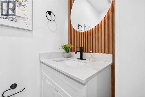 138 Rendell Boulevard, Hamilton, ON - Indoor Photo Showing Bathroom