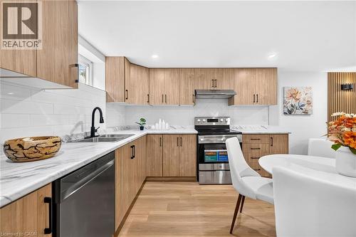 138 Rendell Boulevard, Hamilton, ON - Indoor Photo Showing Kitchen With Stainless Steel Kitchen With Double Sink With Upgraded Kitchen