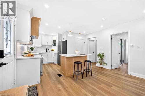 138 Rendell Boulevard, Hamilton, ON - Indoor Photo Showing Kitchen With Upgraded Kitchen