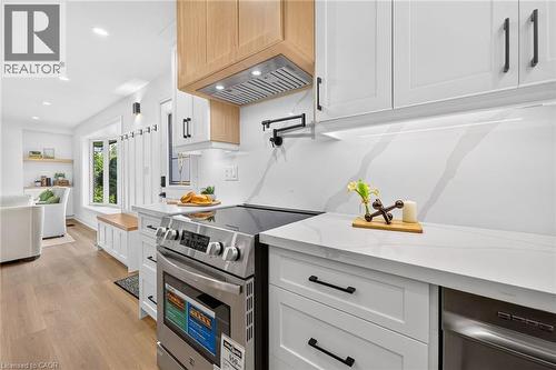 138 Rendell Boulevard, Hamilton, ON - Indoor Photo Showing Kitchen