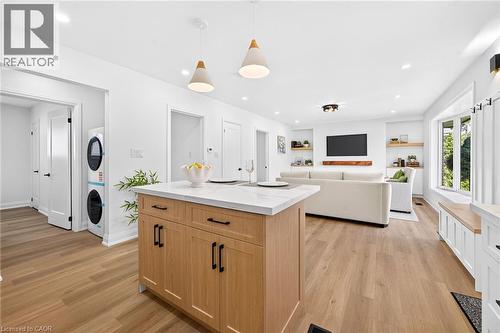 138 Rendell Boulevard, Hamilton, ON - Indoor Photo Showing Kitchen