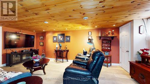 4 King Street, Cornwall, ON - Indoor Photo Showing Living Room