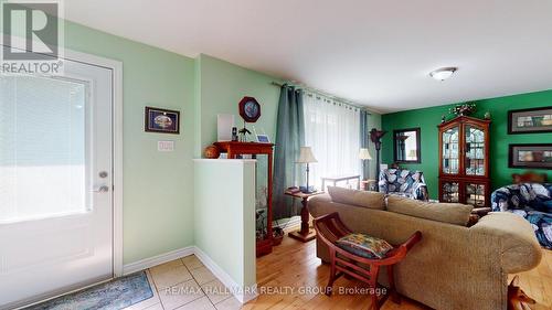 4 King Street, Cornwall, ON - Indoor Photo Showing Living Room