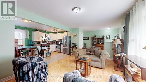 4 King Street, Cornwall, ON - Indoor Photo Showing Living Room