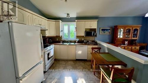 1505 Frank Court, Cornwall, ON - Indoor Photo Showing Kitchen With Double Sink