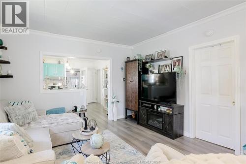 3612 King, Windsor, ON - Indoor Photo Showing Living Room