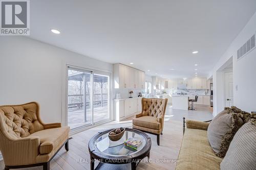 20 Saddletree Drive, Toronto, ON - Indoor Photo Showing Living Room
