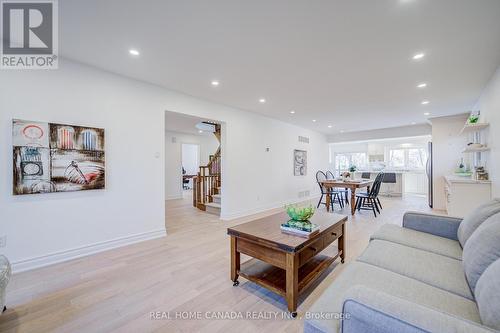 20 Saddletree Drive, Toronto, ON - Indoor Photo Showing Living Room