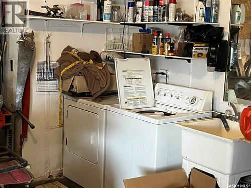 9 2Nd Street E, Willow Bunch, SK - Indoor Photo Showing Laundry Room