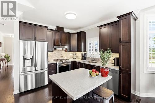 2 Rushlands Crescent, Whitby, ON - Indoor Photo Showing Kitchen With Upgraded Kitchen