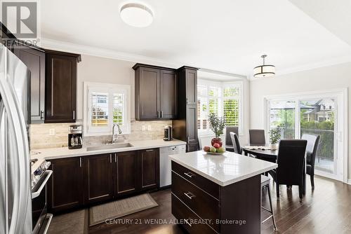 2 Rushlands Crescent, Whitby, ON - Indoor Photo Showing Kitchen With Upgraded Kitchen