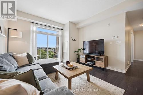 403 - 2 Colonial Drive, Guelph (Pineridge/Westminster Woods), ON - Indoor Photo Showing Living Room