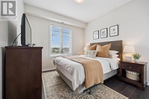 403 - 2 Colonial Drive, Guelph (Pineridge/Westminster Woods), ON - Indoor Photo Showing Bedroom