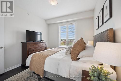 403 - 2 Colonial Drive, Guelph (Pineridge/Westminster Woods), ON - Indoor Photo Showing Bedroom