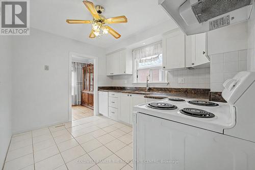 33 Danish Crescent, Toronto, ON - Indoor Photo Showing Kitchen