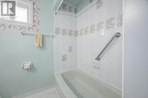 33 Danish Crescent, Toronto, ON - Indoor Photo Showing Bathroom