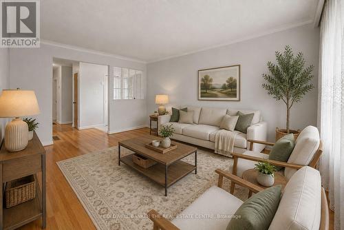 33 Danish Crescent, Toronto, ON - Indoor Photo Showing Living Room