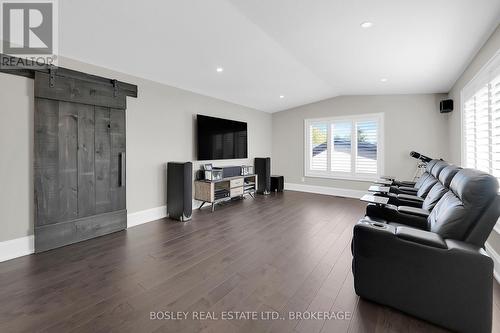 94 Terrence Park Drive, Hamilton (Ancaster), ON - Indoor Photo Showing Living Room