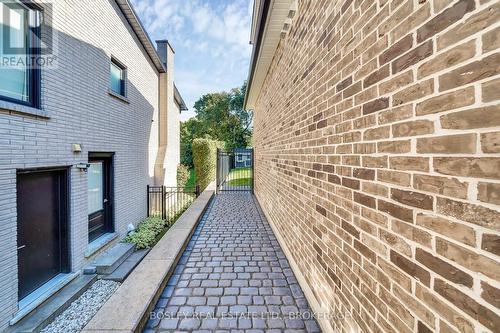94 Terrence Park Drive, Hamilton (Ancaster), ON - Outdoor