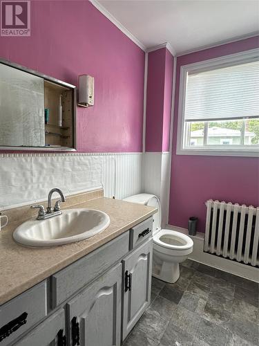 12 Blatch Avenue, St. John'S, NL - Indoor Photo Showing Bathroom