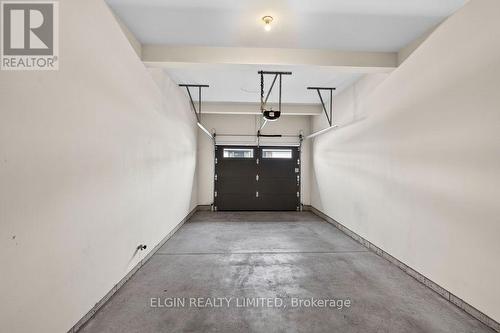 15 - 49 Royal Dornoch Drive, St. Thomas, ON - Indoor Photo Showing Garage