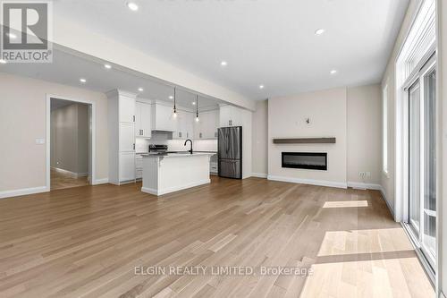 15 - 49 Royal Dornoch Drive, St. Thomas, ON - Indoor With Fireplace