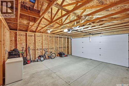 605 Feheregyhazi Boulevard, Saskatoon, SK - Indoor Photo Showing Garage